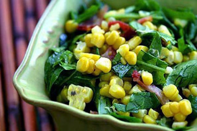 Салат с рукколой и кукурузой