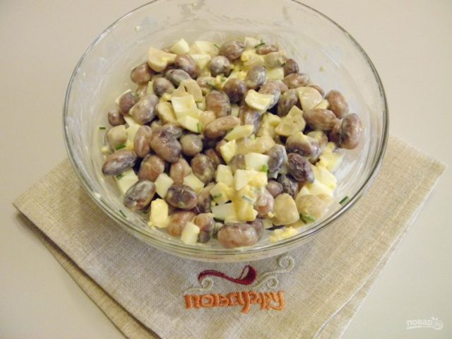 Салат с консервированной фасолью